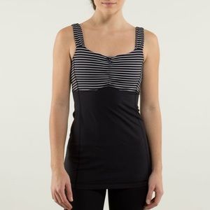 Lululemon Aria Tank II Parallel Stripe  in Black White / Black EUC